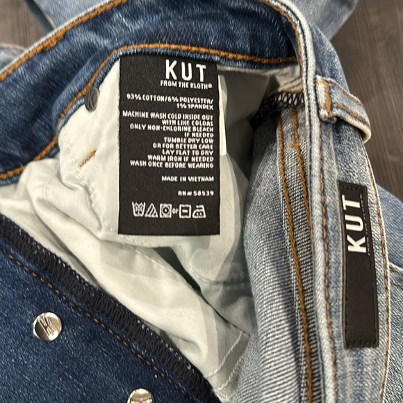 NWOT (it just came off) Kut From the Kloth button up jean. Intentional distress - Picture 8 of 8